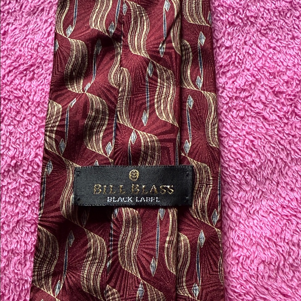 Bill Blass Black Label Burgundy and Gold Patterned Tie